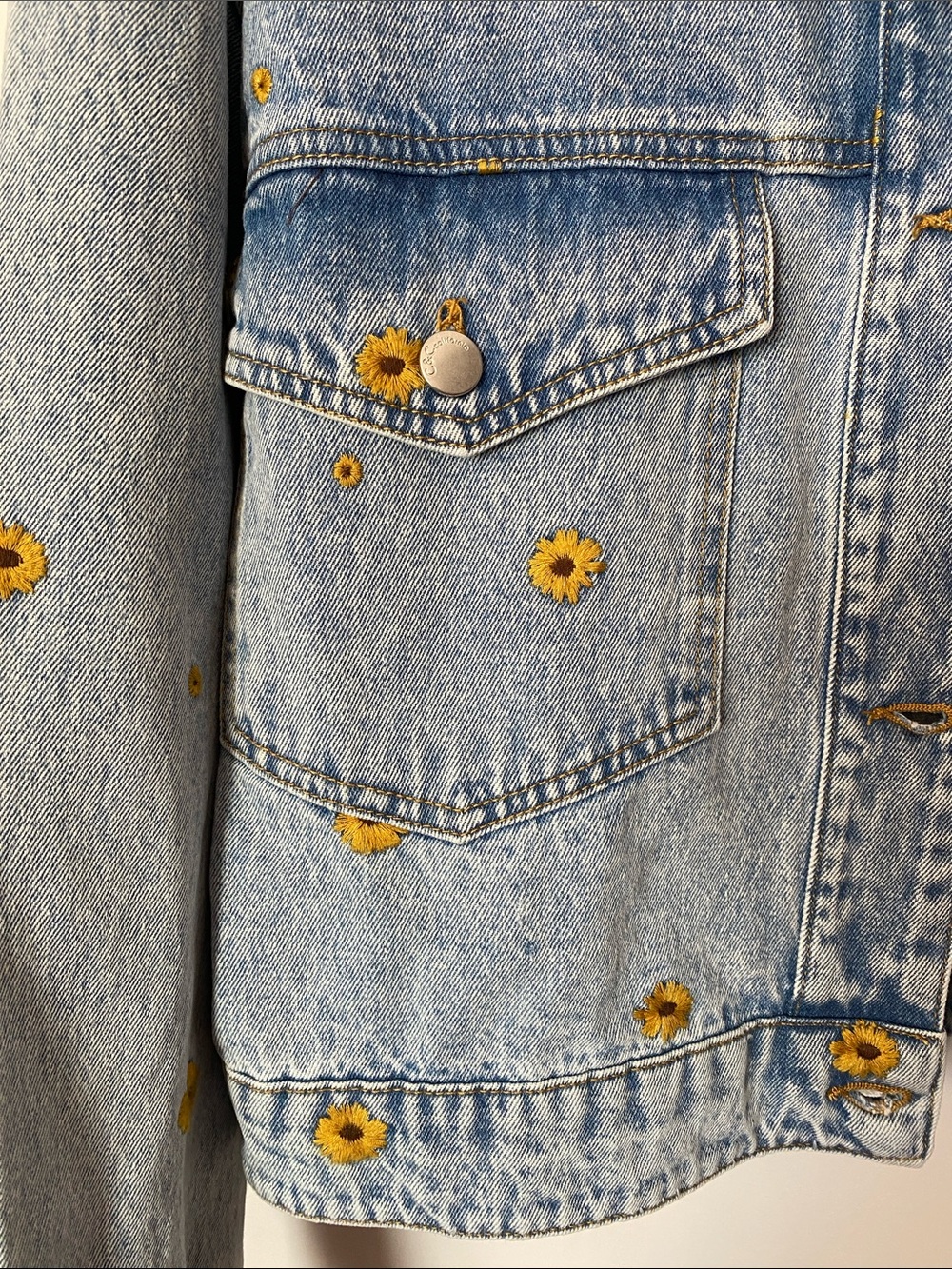 C&C California Light Blue Denim Jacket with Yellow Daisy Embroidery NWT 🌼 - Picture 4 of 6